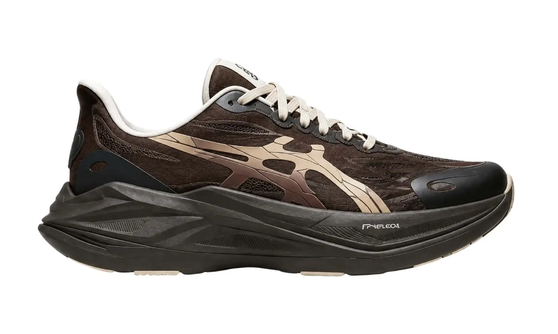 ASICS Blacktoes SUPERBLAST 3 men’s shoe in dark brown and black with cream side detailing, off-white laces and a sculpted dark sole