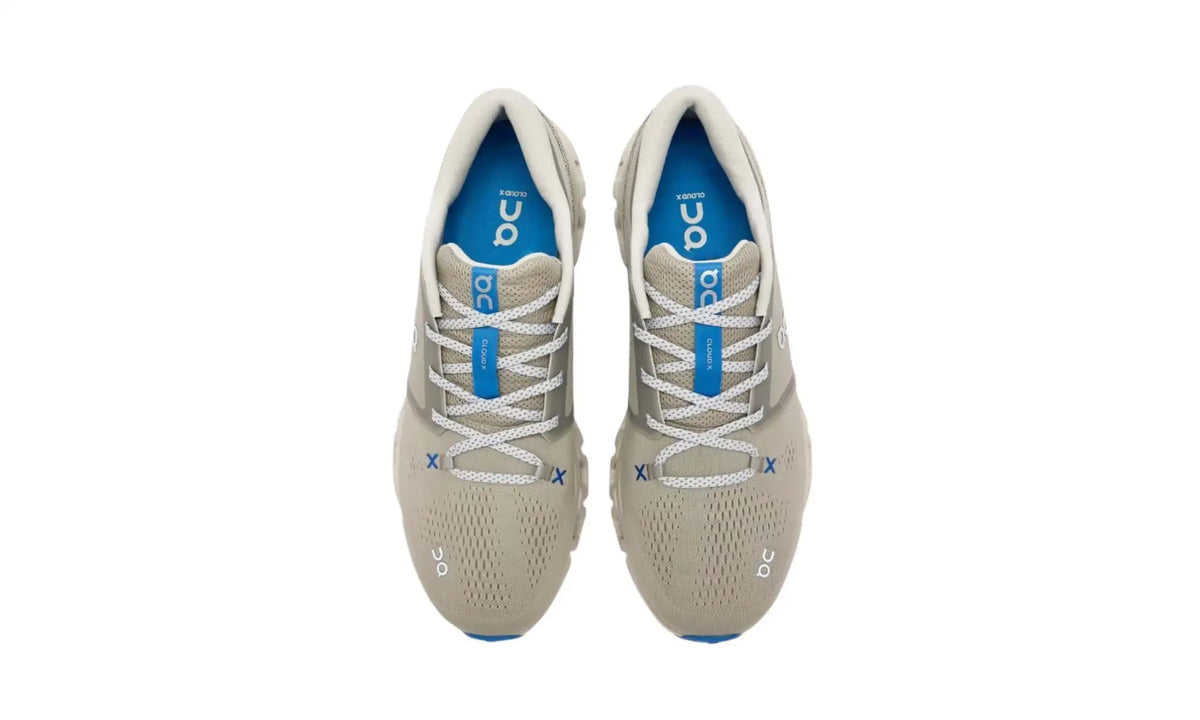 On Cloud X 5 Brume Pearl unisex shoes top view showing patterned light-coloured laces, blue tongue details and blue footbeds